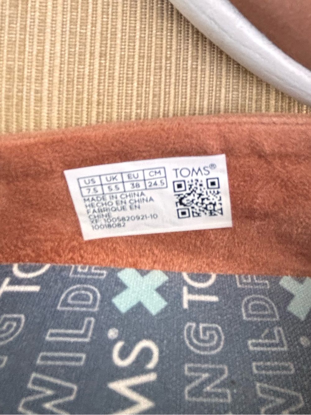 TOMS x Wildfang Colab Slip-On Sneakers Tan Suede SZ 7.5 - Picture 5 of 6
